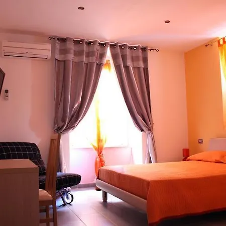 Lunamar Guest house 2*