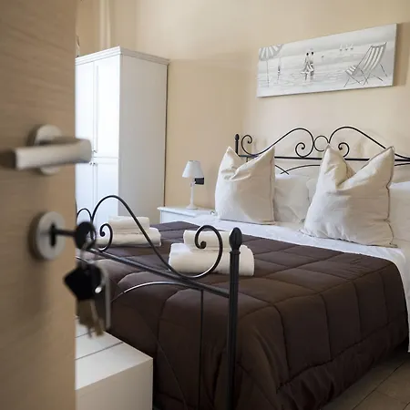 Lunamar Guest house 2*