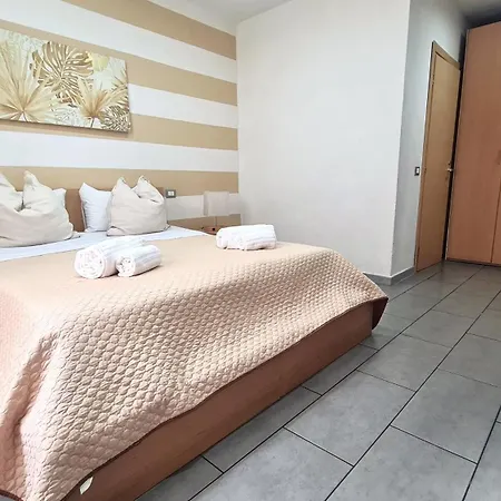 בית הארחה Lunamar 4*